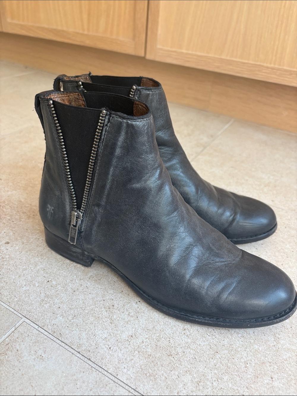 Frye size 7B Leather Zip Ankle Boots